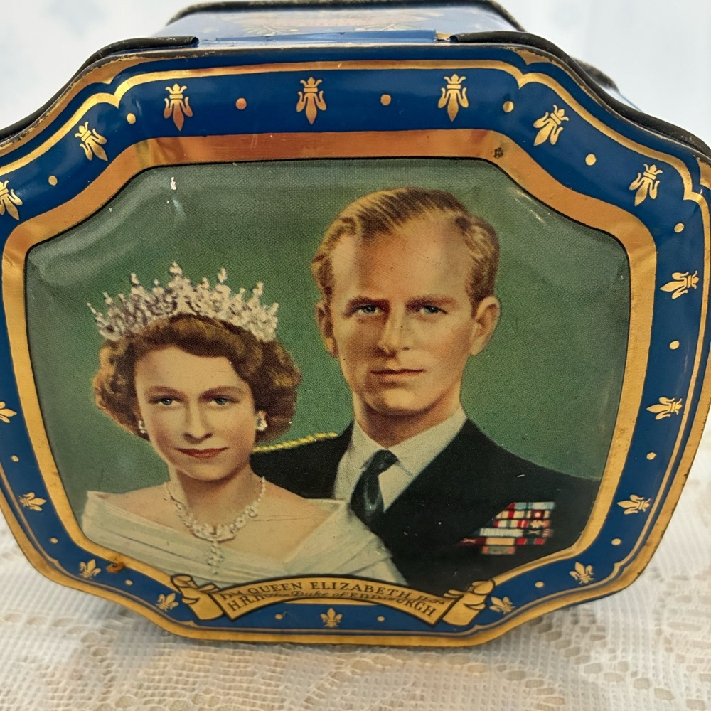 Vintage Royal Portrait of Coronation of Elizabeth ll Tea Caddy 1953